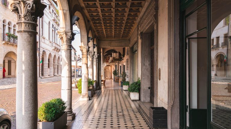 Portici in via XX settembre, centro storico di Conegliano